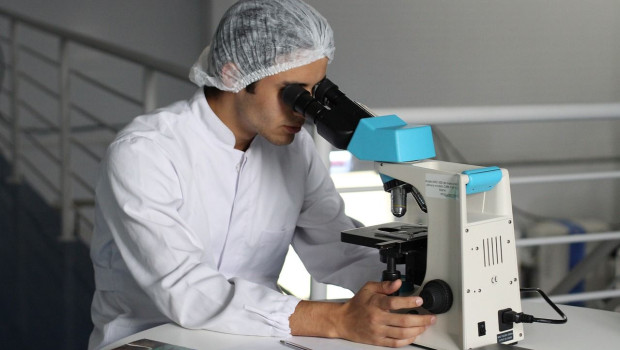 scientist 2141259 1280