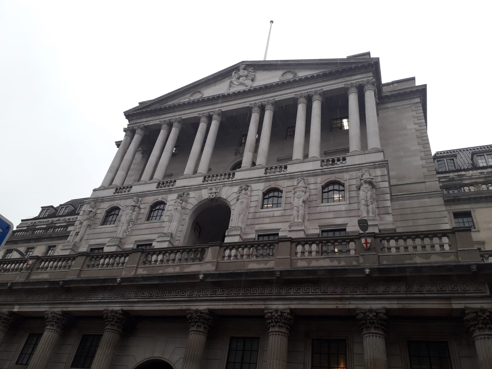 https://img2.s3wfg.com/web/img/images_uploaded/4/8/bank_of_england.jpg