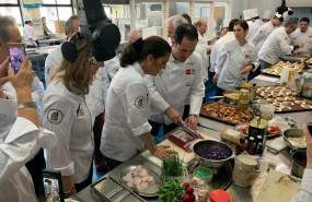 ep aguado junto a paloma martin visita tapasiona