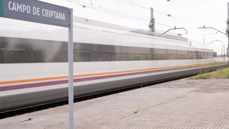 ep anden de la estacion de tren de campo de criptana a 14 de mayo de 2022 en ciudad real castilla