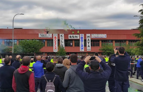 ep archivo   concentracion de trabajadores de bsh ante la planta de esquiroz en una imagen de
