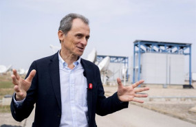 ep archivo   el presidente de hispasat pedro duque durante la visita a las instalaciones de arquimea
