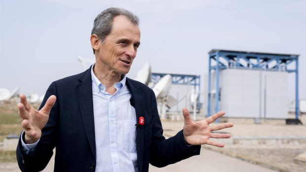 ep archivo   el presidente de hispasat pedro duque durante la visita a las instalaciones de arquimea