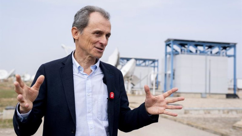 ep archivo   el presidente de hispasat pedro duque durante la visita a las instalaciones de arquimea