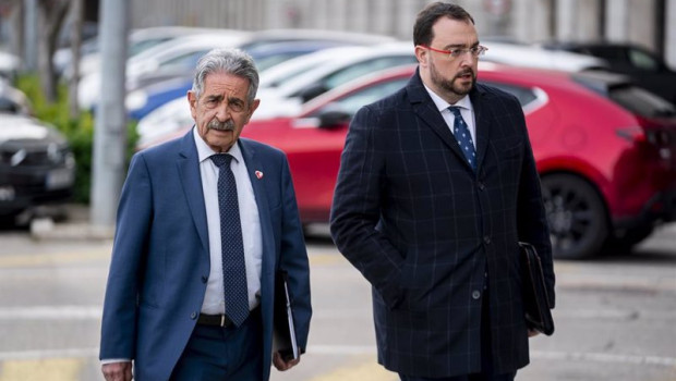 ep archivo   el presidente del principado de asturias adrian barbon d y el presidente de cantabria