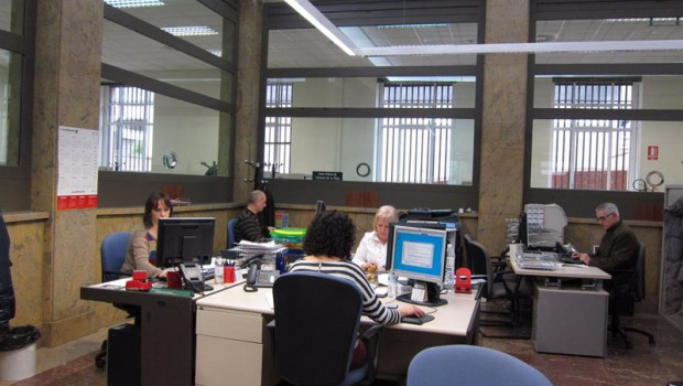 ep archivo funcionarios trabajando en la rioja ep archivo funcionarios trabajando en la rioja