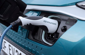 ep archivo   hyundai kona electrico cargando vehiculo electrico