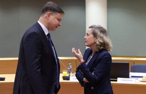 ep archivo   la vicepresidenta primera y ministra de economia nadia calvino y el vicepresidente para