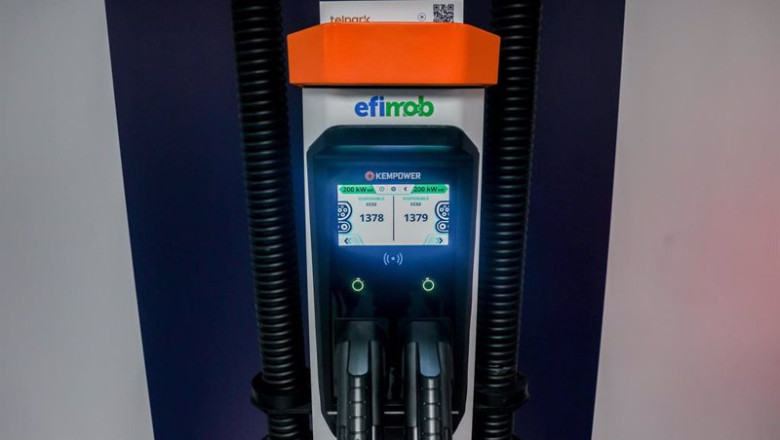 Archivo - Punto de recarga eléctrica de la empresa Efimob en la séptima edición de la Feria del Vehículo Eléctrico, en la plaza de Colón, a 15 de septiembre de 2022, en Madrid (España). | Ricardo Rubio - Europa Press - Archivo ep archivo punto de recarga electrica de la empresa efimob en la septima edicion de la feria del