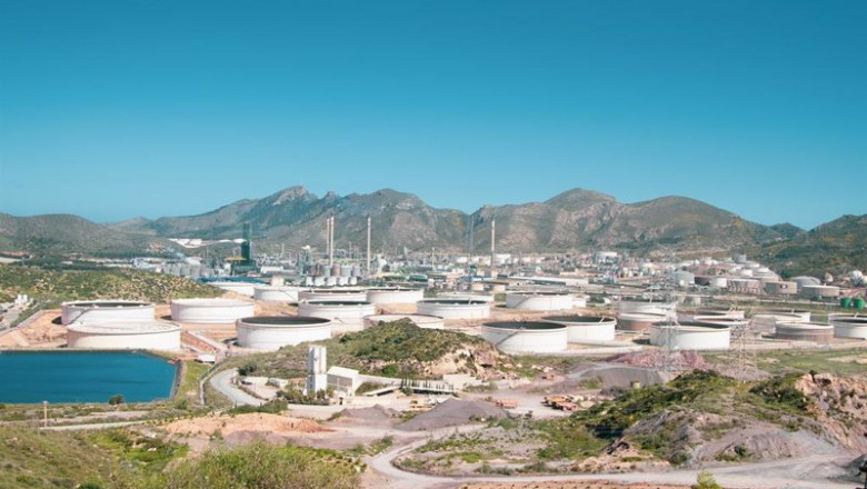 ep archivo   refineria de cartagena de repsol
