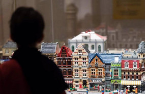 ep archivo   un nino en la exposicion i love lego de barcelona