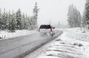 ep archivo   un vehiculo circulando por la nieve