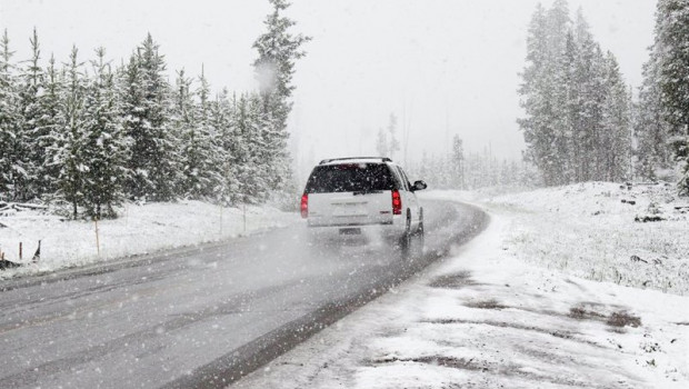 ep archivo   un vehiculo circulando por la nieve