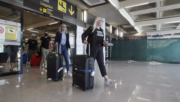 ep archivo viajeros procedentes de alemania llegan al aeropuerto de palma de mallorca el dia en el ep archivo viajeros procedentes de alemania llegan al aeropuerto de palma de mallorca el dia en el