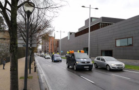 ep caravana de vehiculos de pamplona para reclamar la fijeza para los trabajadores publicos en abuso