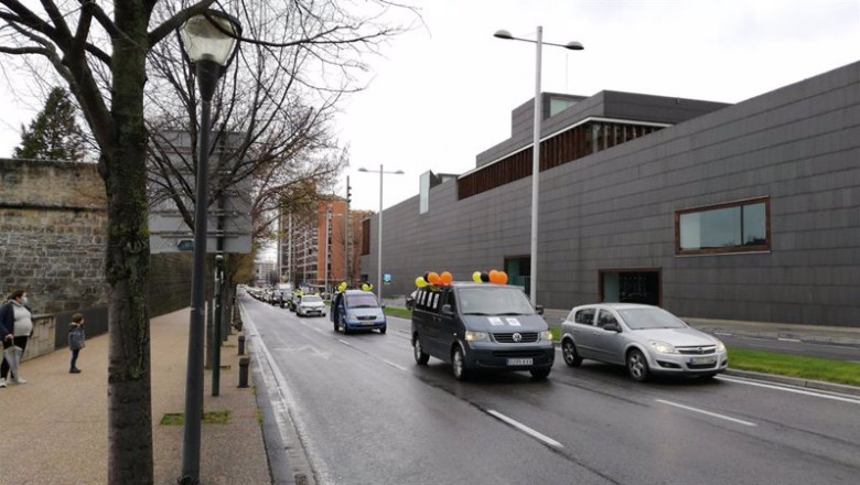 Caravana de vehículos de Pamplona para reclamar la fijeza para los trabajadores públicos en "abuso de temporalidad" | EUROPA PRESS ep caravana de vehiculos de pamplona para reclamar la fijeza para los trabajadores publicos en abuso