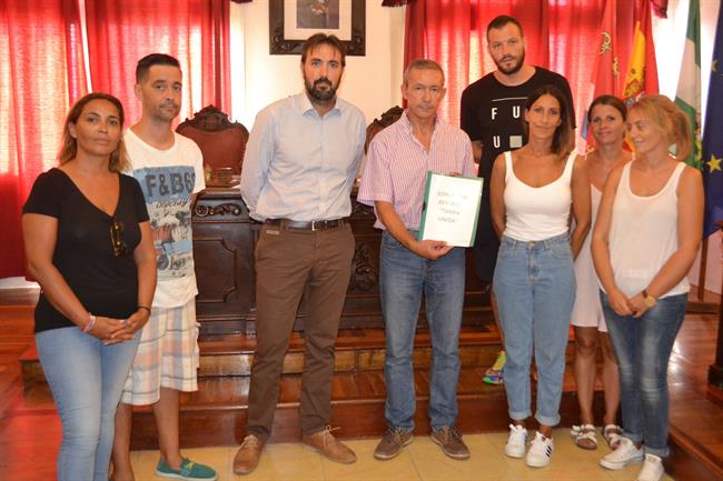 Donación del concierto solidario de Tarifa | EUROPA PRESS/AYUNTAMIENTO DE TARIFA ep donacionconcierto solidariotarifa