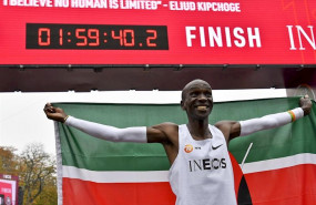 ep el atleta keniata eliud kipchoge tras bajar en viena de las dos horas en el maraton gracias al