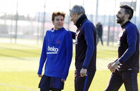 ep el jugador del bara riqui puig junto al nuevo entrenador quique setien en su primera sesion de