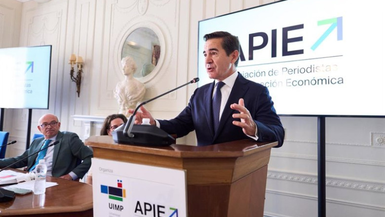 ep el presidente del bbva carlos torres vila inaugura el seminario de apie asociacion de periodistas
