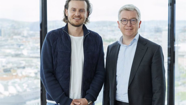 ep eric demuth ceo de bitpanda y michael hllerer consejero delegado de raiffeisenlandesbank ep eric demuth ceo de bitpanda y michael hllerer consejero delegado de raiffeisenlandesbank