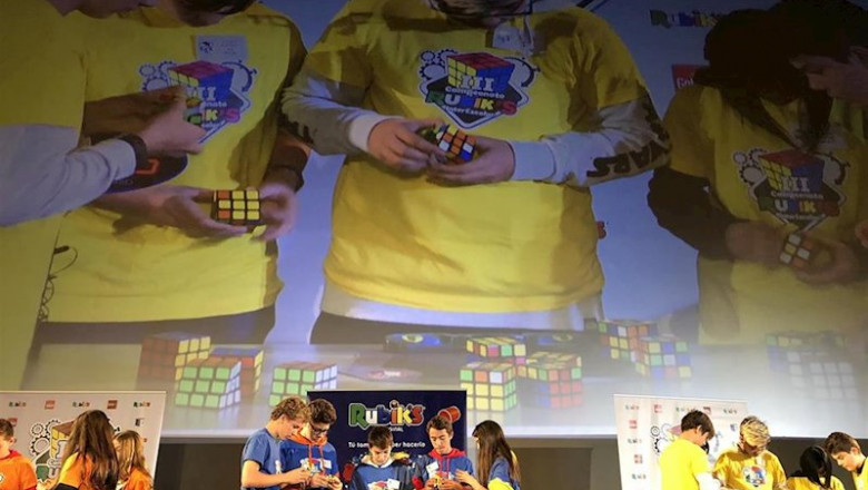 Escolares participantes en el campeonato interescolar del cubo de Rubik de 2018 celebrado en Madrid. | GOLIATH GAMES - Archivo ep escolares participantes en el campeonato interescolar del cubo de rubik de 2018 celebrado en