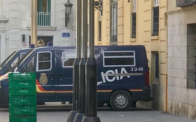 Furgónb policial ante la Diputación de Valencia | CEDIDA ep furgonb policialla diputacionvalencia