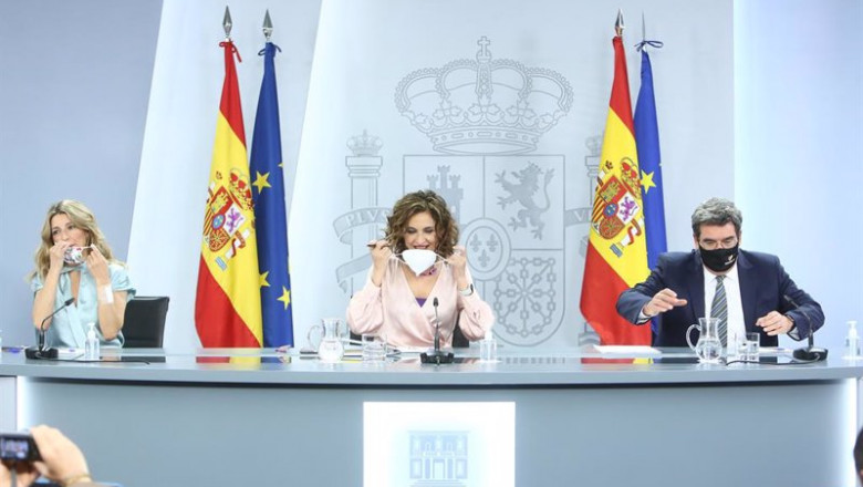 ep i d la ministra portavoz y ministra de hacienda maria jesus montero la vicepresidenta tercera del