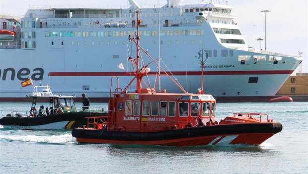 ep imagen de archivo de salvamento maritimo y guardia civil al interceptar en abril a inmigrantes y