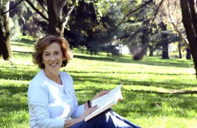 ep julia navarro recibepremio esenciallos premios valorespapel 2017