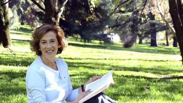 ep julia navarro recibepremio esenciallos premios valorespapel 2017