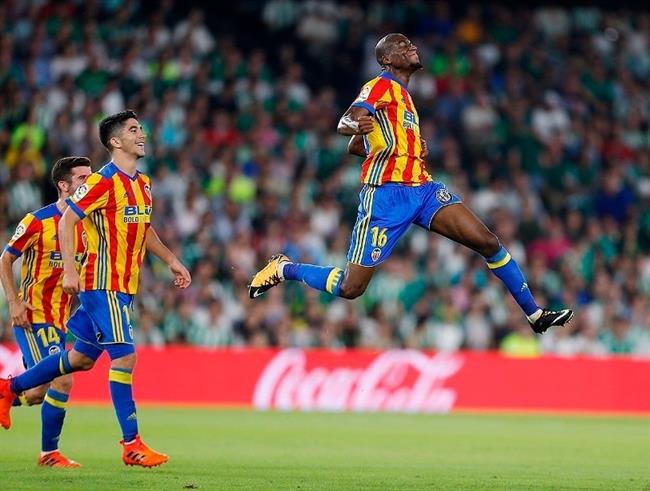 Kondgobia celebra el 0-1 en el Betis-Valencia | VALENCIA CF ep kondgobia celebra0-1betis-valencia