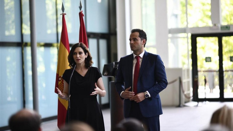 La candidata del PP a la presidencia de la Comunidad de Madrid, Isabel Díaz Ayuso y el candidato de Ciudadanos a la presidencia de la Comunidad de Madrid, Igancio Aguado, durante la rueda de prensa tras cerrar un acuerdo a 48 horas del pleno de investidu | Oscar Cañas - Europa Press ep la candidatappla presidenciala comunidadmadrid isabel diaz ayusocandidatociudadanosla presidenciala comunidadmadrid igancio aguado duranteruedaprensa tras cerraracuerdo48 horasplenoinvestidu