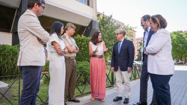 ep la consejera de empleo empresa y trabajo autonomo rocio blanco centro junto al presidente de