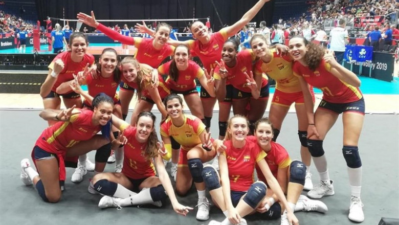 La selección española femenina de voleibol tras ganar a Suiza en el Europeo | RFEVB ep la seleccion espanola femenina de voleibol tras ganar a suiza en el europeo