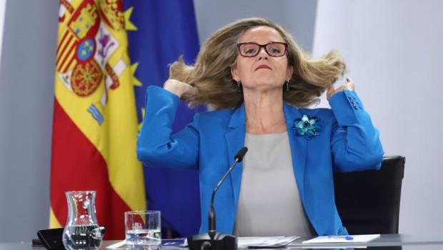 ep la vicepresidenta primera y ministra de economia y transformacion digital nadia calvino a su
