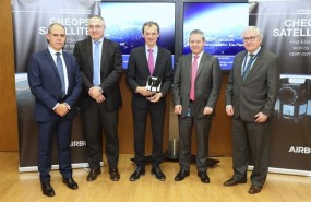 ep ministro pedro duque visita airbusmadridversatelite cheops