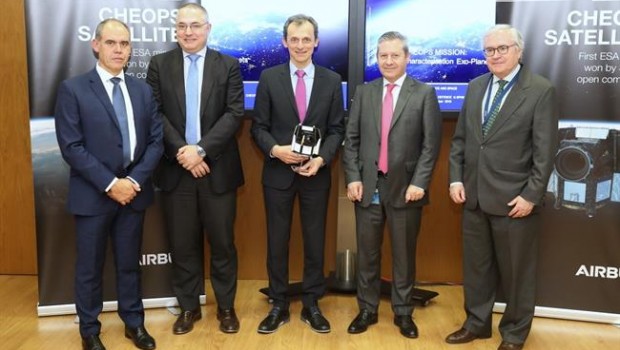 ep ministro pedro duque visita airbusmadridversatelite cheops