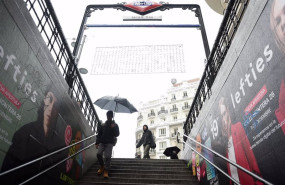 ep personas entran al metro con paraguas y mojadas por la lluvia a 13 de diciembre de 2022 en madrid ep personas entran al metro con paraguas y mojadas por la lluvia a 13 de diciembre de 2022 en madrid