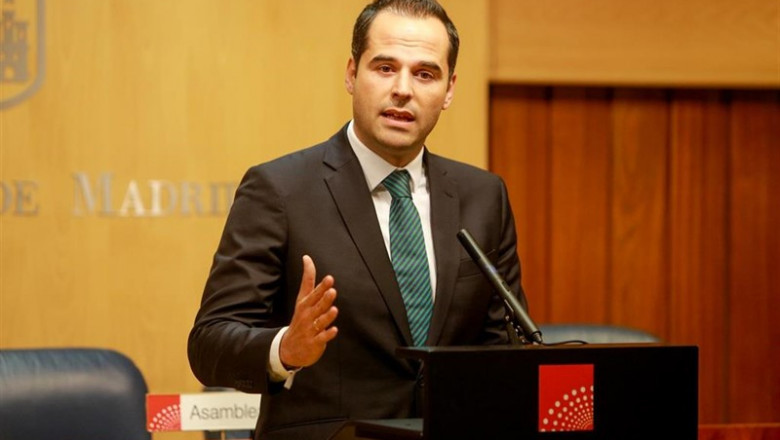 El portavoz de Ciudadanos en la Asamblea de Madrid, Ignacio Aguado, ofrece declaraciones a los medios de comunicación tras la reunión con el presidente de la institución en la segunda jornada de la tercera ronda de contactos para proponer un candidato a l | Ricardo Rubio - Europa Press ep portavozciudadanosla asambleamadrid ignacio aguado ofrece declaracioneslos medioscomunicacionla reunionpresidentela institucionla segunda jornadala tercera rondacontactosproponercandidatol