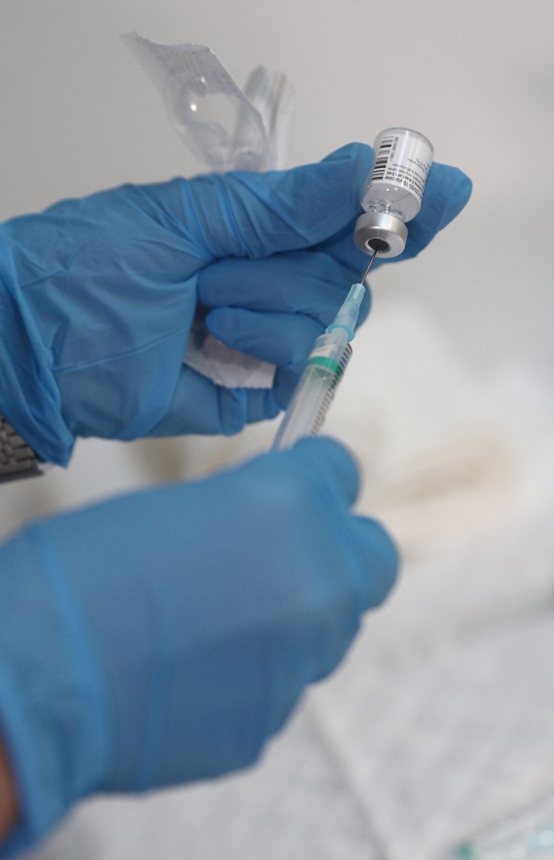 El Gobierno aprueba la compra de 20,8 millones más de dosis de la vacuna de Pfizer