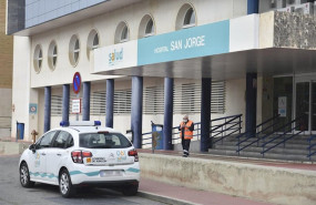 ep una sanitaria abandona con un coche de uso hospitalario el hospital san jorge en huesca durante