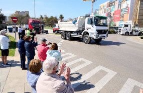 ep varias personas apoyan a una marcha de camiones convocada desde el poligono de raos hasta el ep varias personas apoyan a una marcha de camiones convocada desde el poligono de raos hasta el