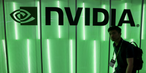 une personne passe devant un logo nvidia a taipei taiwan 20241102105712 