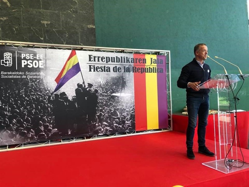 ep ander gil en un acto en barakalado
