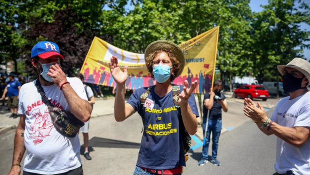 ep archivo   dos trabajadores de la factoria airbus en getafe durante una manifestacion por el