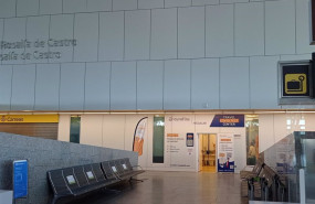 ep archivo   punto de diagnostico covid 19 en el aeropuerto de santiago rosalia de castro