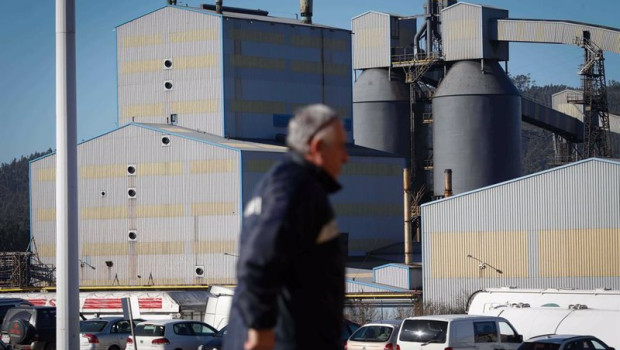ep archivo   san cibrao lugo un trabajador pasa frente a las instalaciones de la factoria de