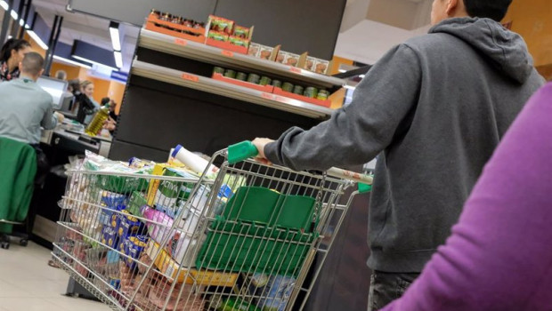 ep archivo   un cliente realizando la compra en un supermercado 20220629115703