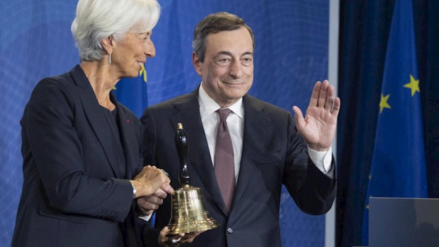 ep christine lagarde y mario draghi en la ceremonia de cambio de presidencia del banco central